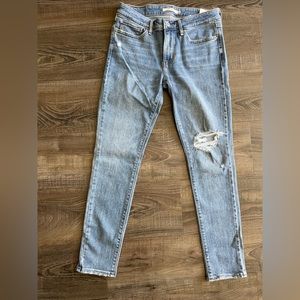 Levi’s 711 Skinny Jeans